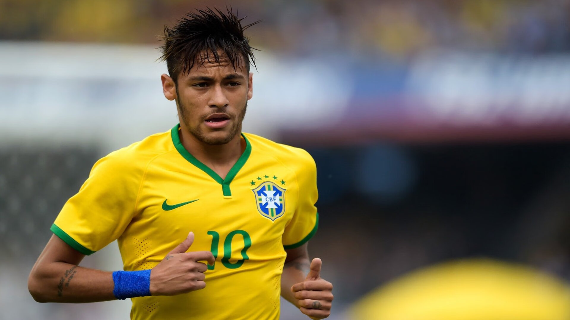 莫莉·奥卡拉汉展现强大爆发力，莫利卡拉汉